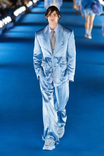 Look 19